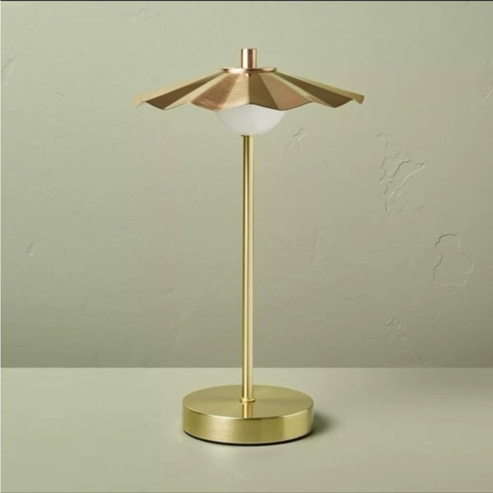 Hearth & Hand Magnolia Portable Scallop Shade Table Lamp Brass/Copper